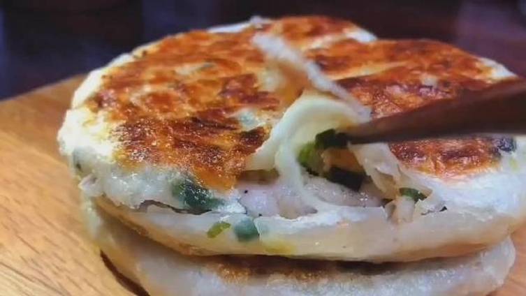 爆浆芝士千层肉饼千层肉饼家常做法,馅儿全是肉泥,手抓饼包裹在里面,平底锅香煎过味道真的太好